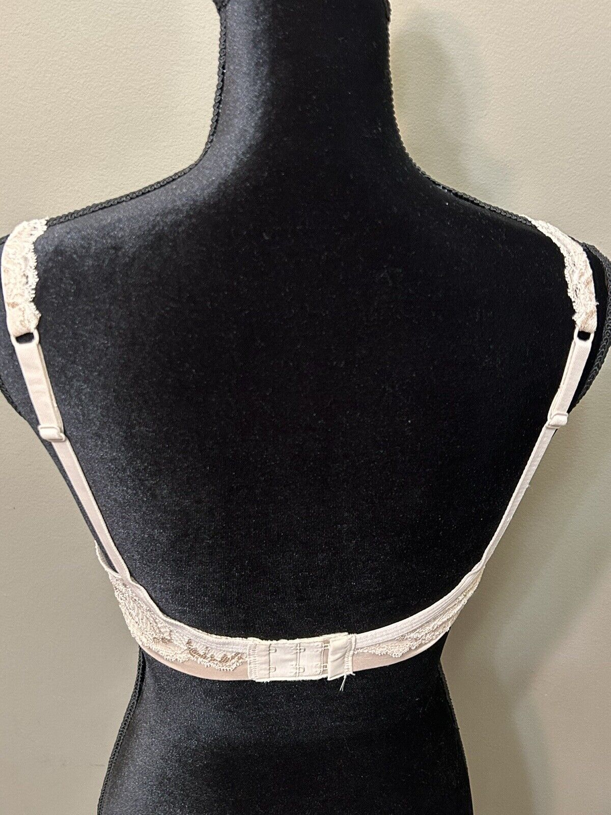 New Bali Women DF6543 Lace Lace Trim Underwire Bra, Champagne Shimmer