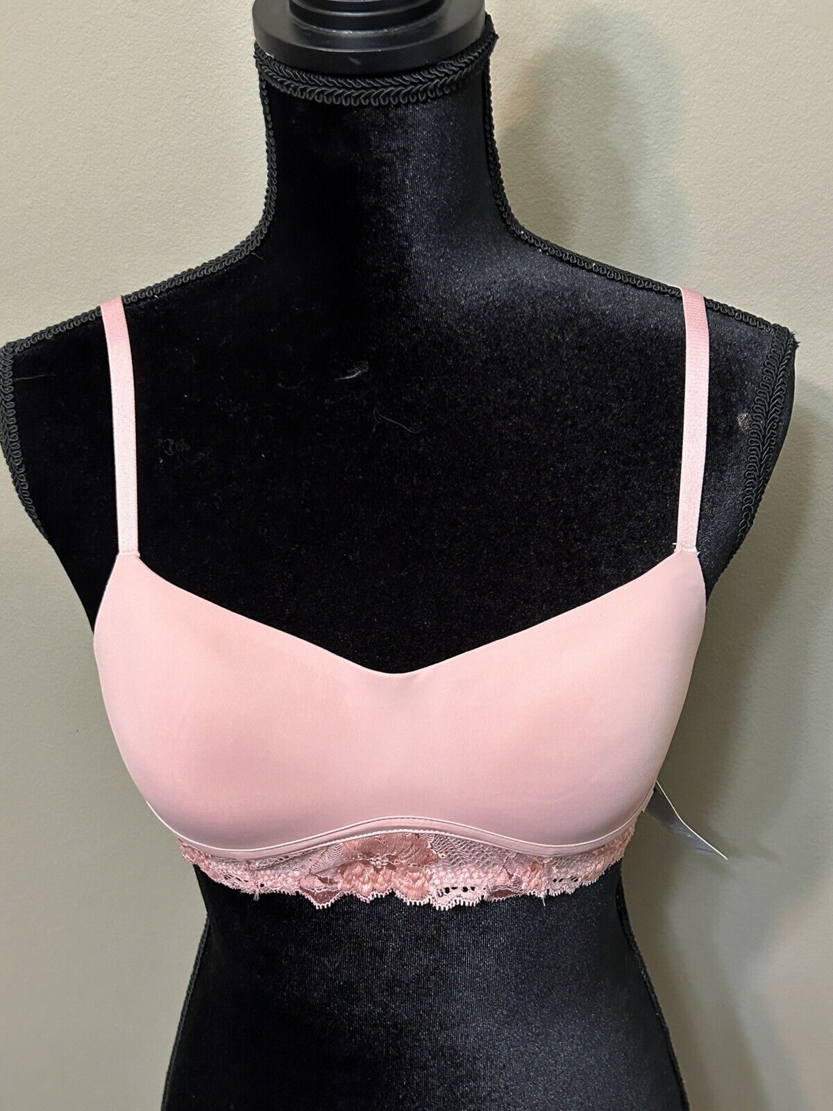 Calvin Klein Perfectly Fit Flex Lightly Lined Wirefree Bralette Pink