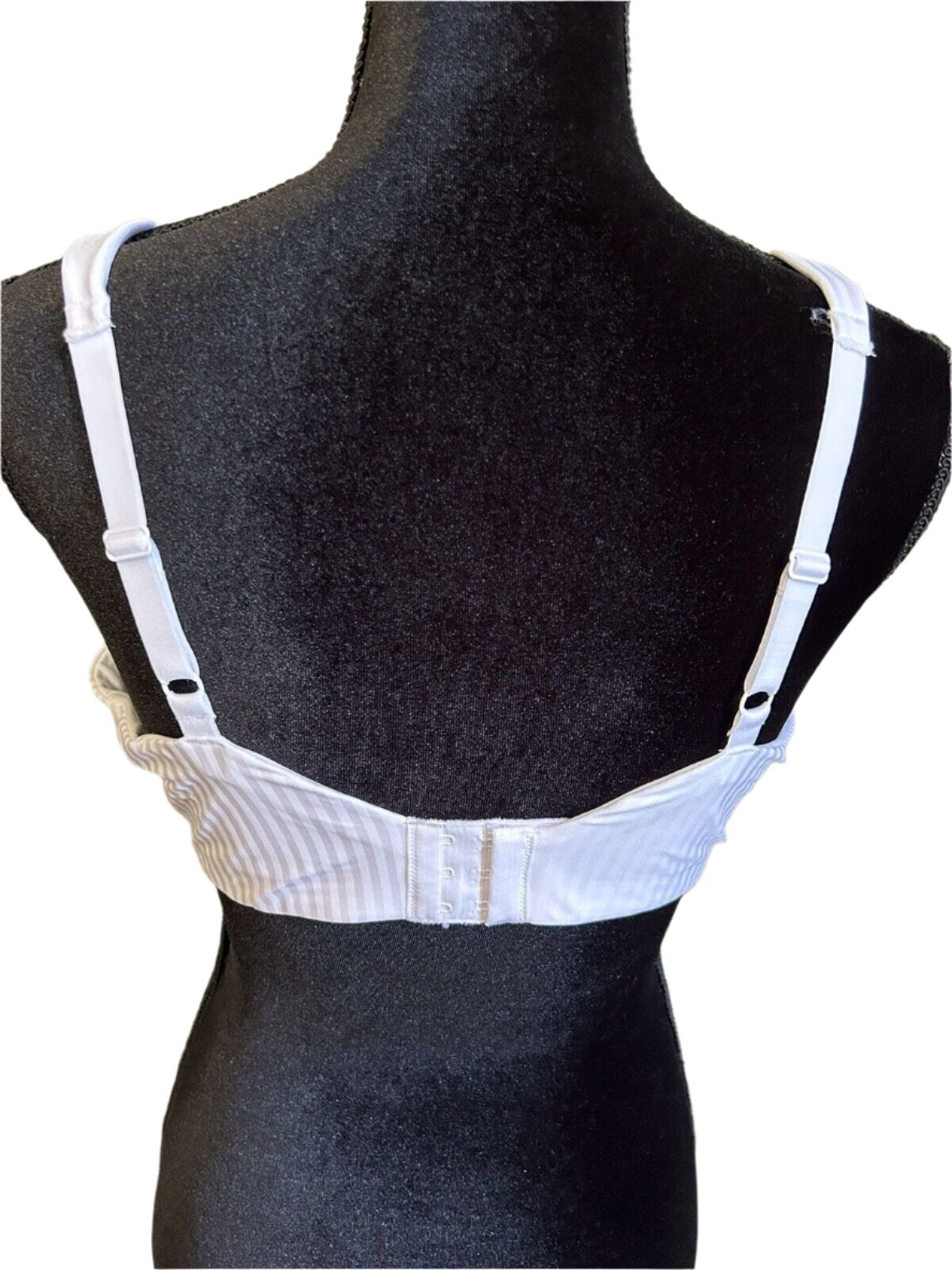 New Bra Playtex Secrets Perfectly Smooth T-Shirt White