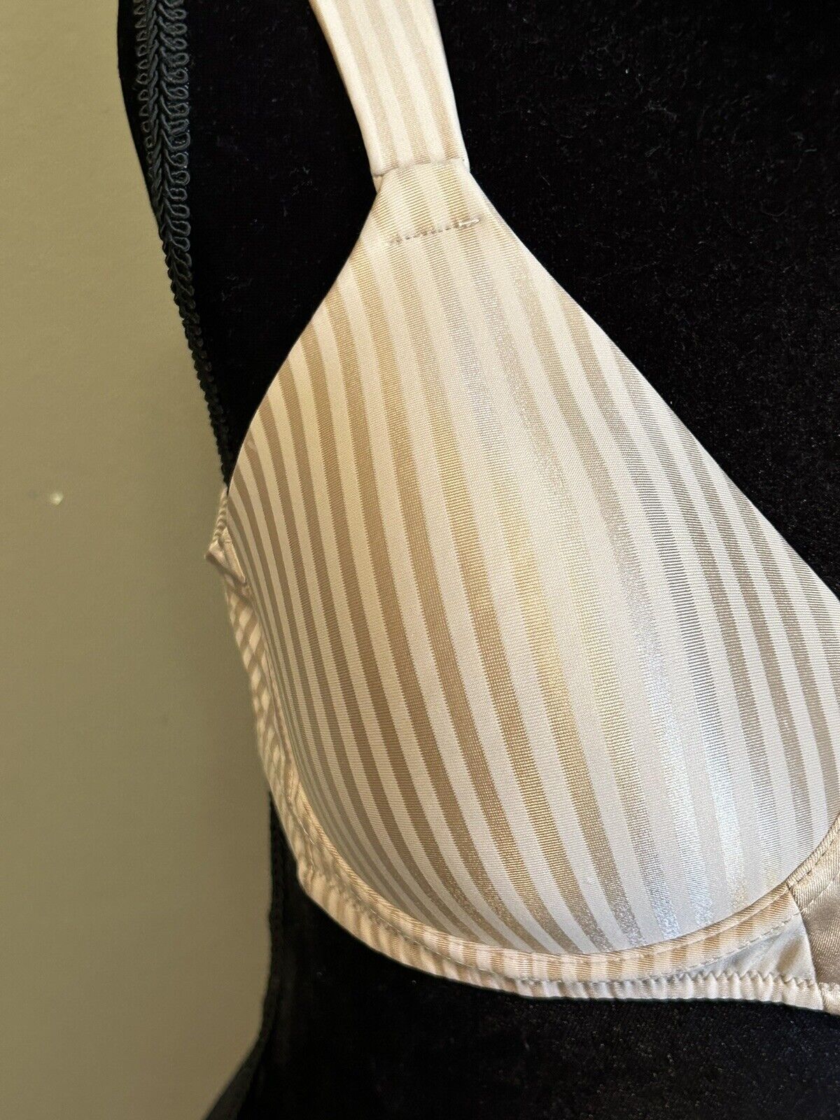 Playtex Smooth Wirefree Bra Secrets Perfectly Seamless No-Slip Comfort Strap