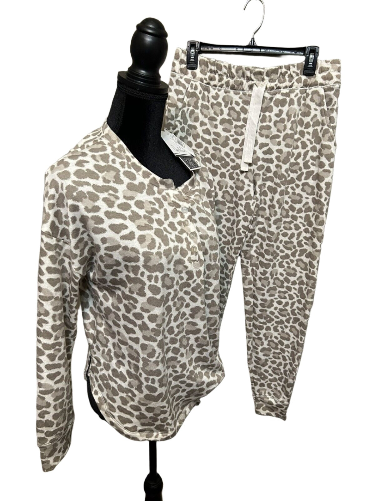 Roudelain Womens Long Sleeve Top & Jogger Lounge Set Animal Blurred Grey
