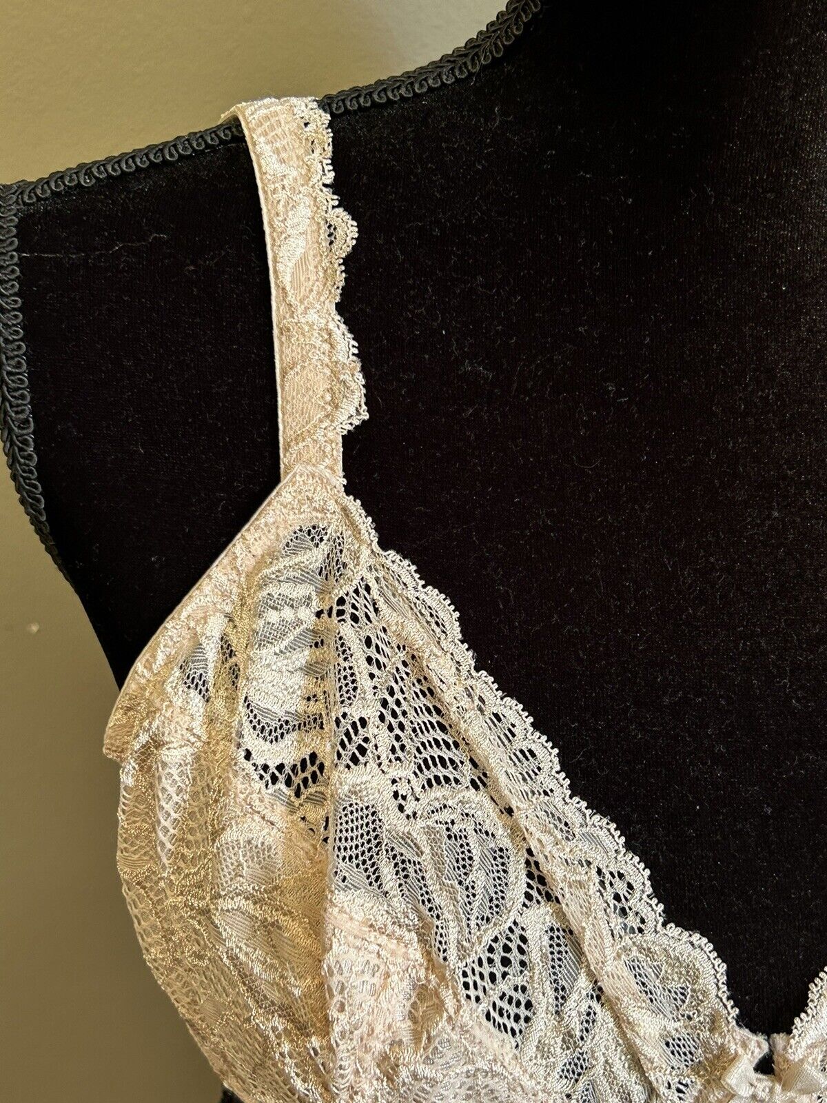 Bali Lift Beauty Lift Underwire Bra Nude Lace