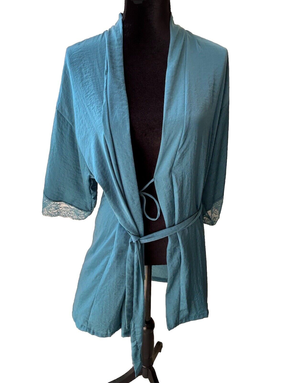 LINEA DONATELLA Intimates Turquoise Satin Lace-Trim Hammered Robe